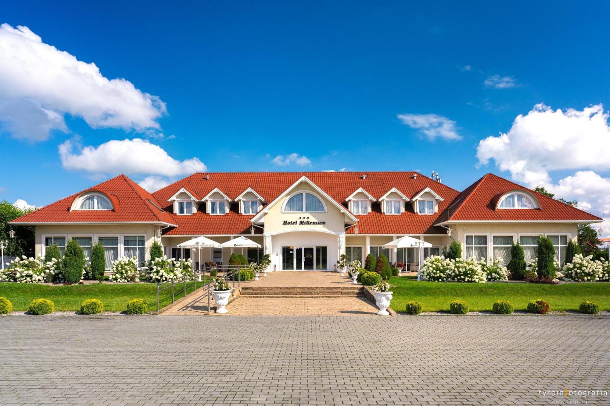 Hotel Millenium Gora Motyczna Luaran gambar