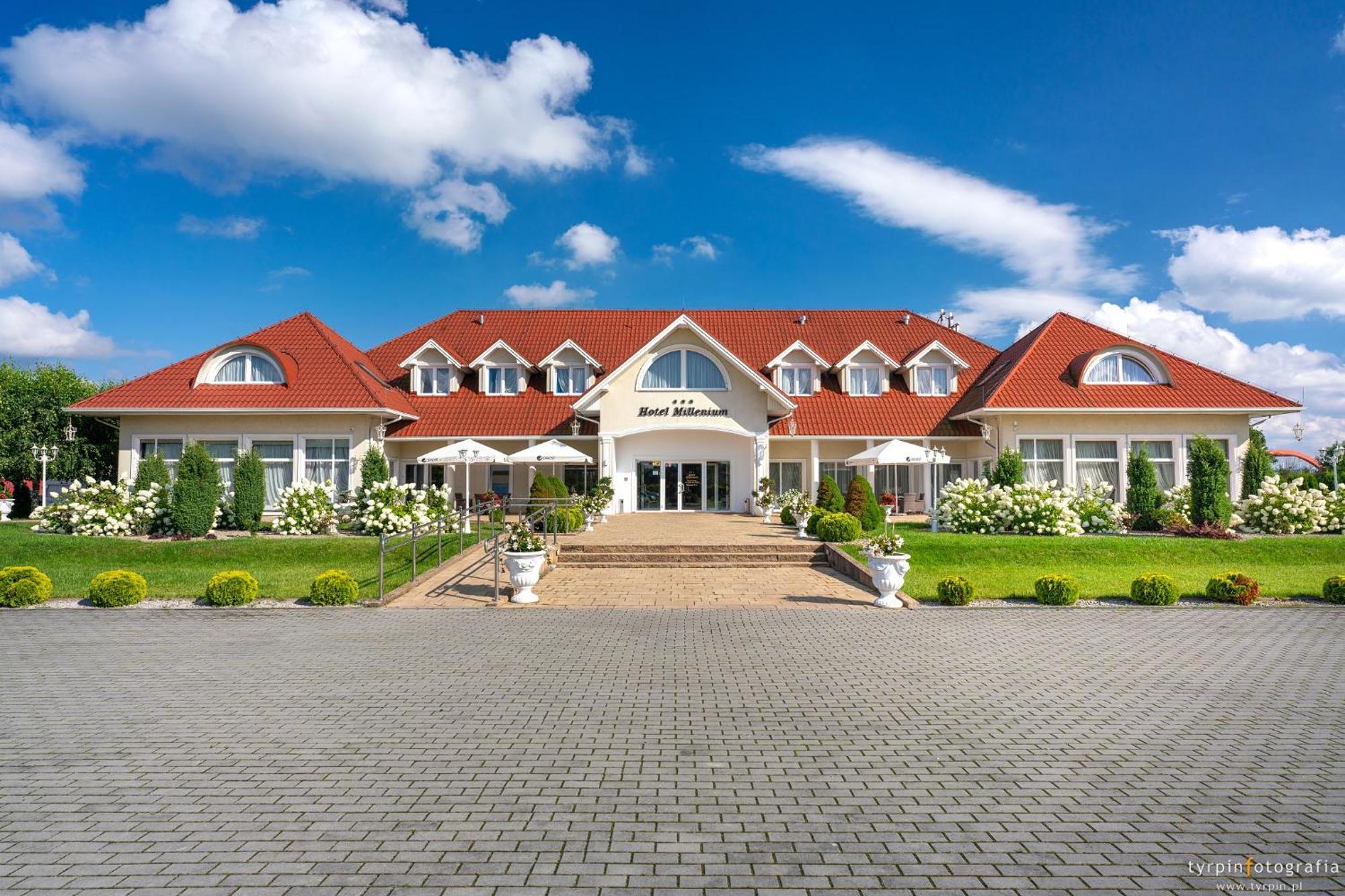 Hotel Millenium Gora Motyczna Luaran gambar