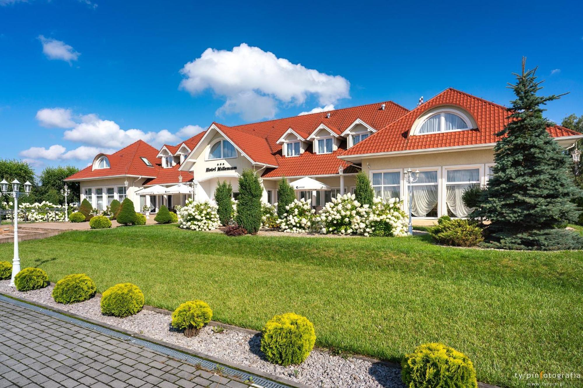 Hotel Millenium Gora Motyczna Luaran gambar