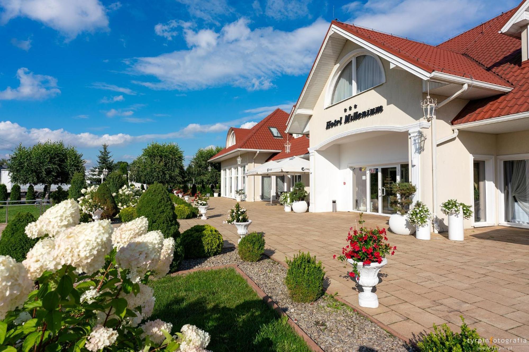 Hotel Millenium Gora Motyczna Luaran gambar