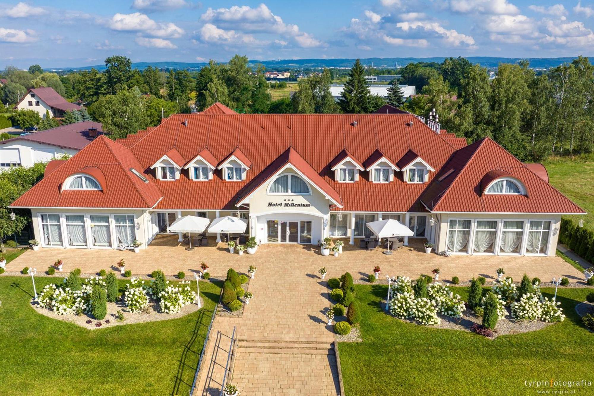 Hotel Millenium Gora Motyczna Luaran gambar