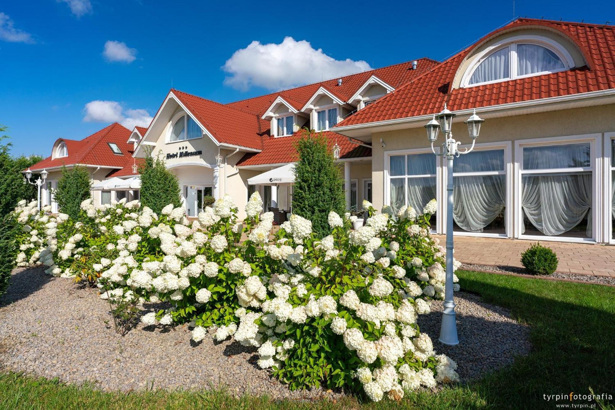 Hotel Millenium Gora Motyczna Luaran gambar