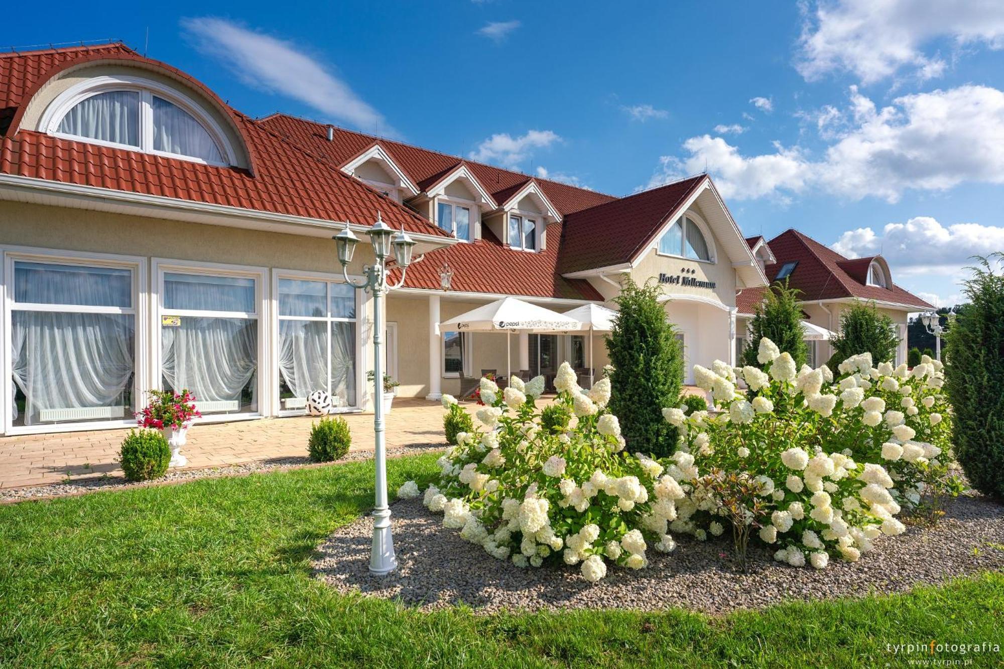 Hotel Millenium Gora Motyczna Luaran gambar